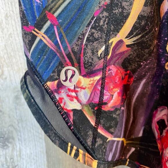 Lululemon Hotty Hot High-Rise Lined Short 2.5" Veiled Floral Black Multi Size 2. - Picture 5 of 12